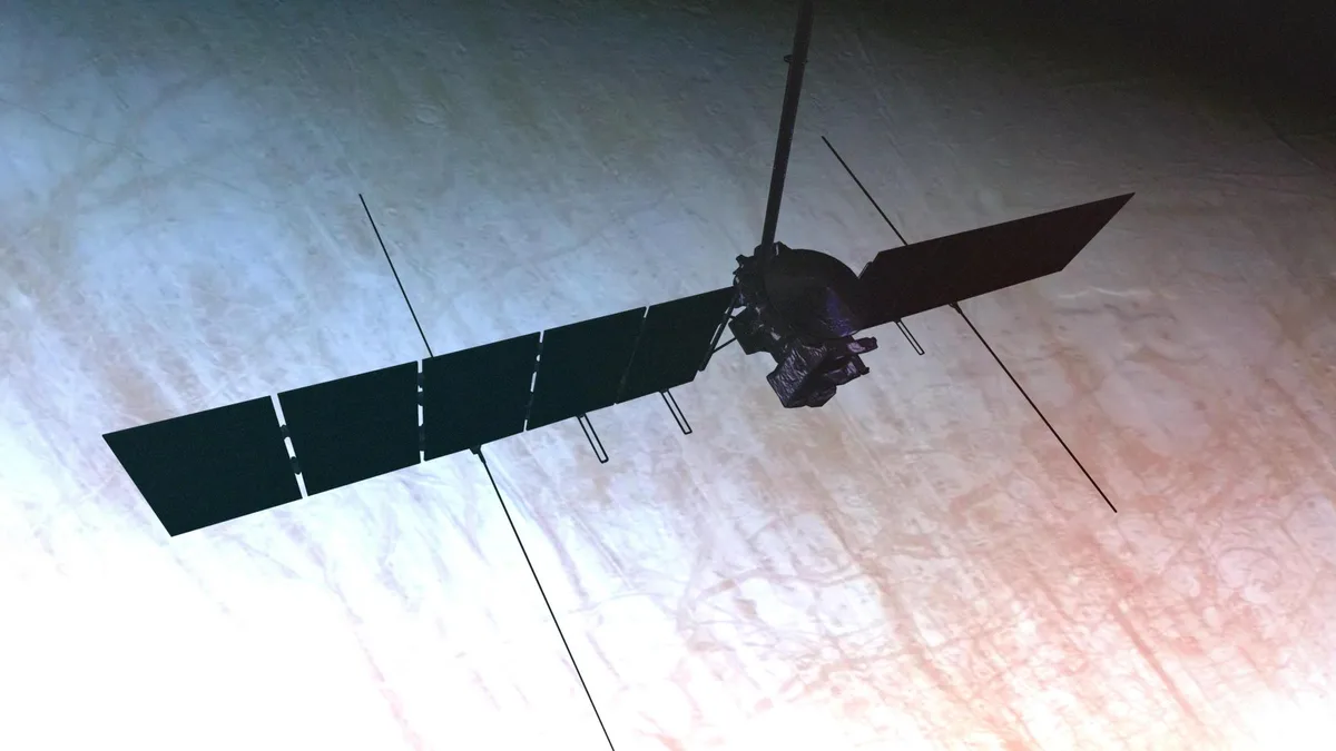 Il veicolo spaziale Europa Clipper della NASA è progettato per resistere all'intenso ambiente di radiazioni intorno alla luna ghiacciata di Giove, Europa. Gli ingegneri del JPL hanno progettato una camera blindata protettiva per la sua elettronica sensibile, schermando i componenti da livelli di radiazioni 100 volte superiori a quelli della superficie terrestre. (Fonte: nasa.gov)