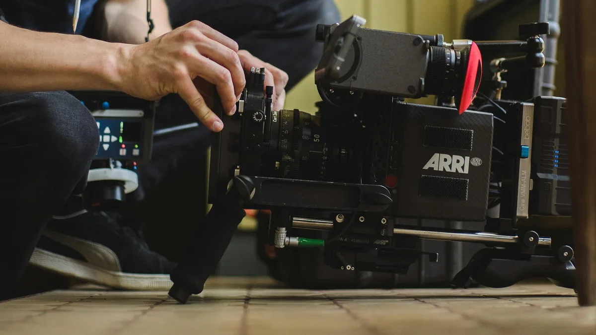The Arri Alexa Mini, a compact and versatile digital cinema camera, became a favorite among cinemato