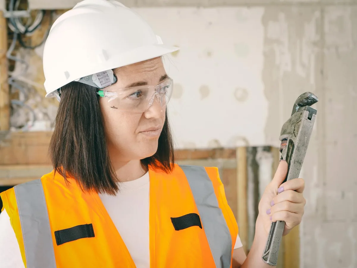 Los daños por agua son uno de los problemas más comunes y costosos que se encuentran durante las renovaciones de viviendas, a menudo 