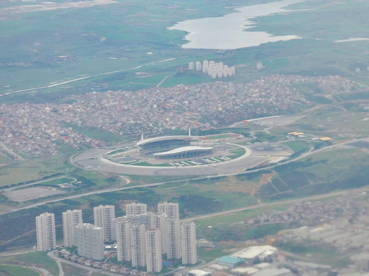 Questo stadio colossale, il più grande della Turchia, è famoso per aver ospitato il "Miracolo di Ist"
