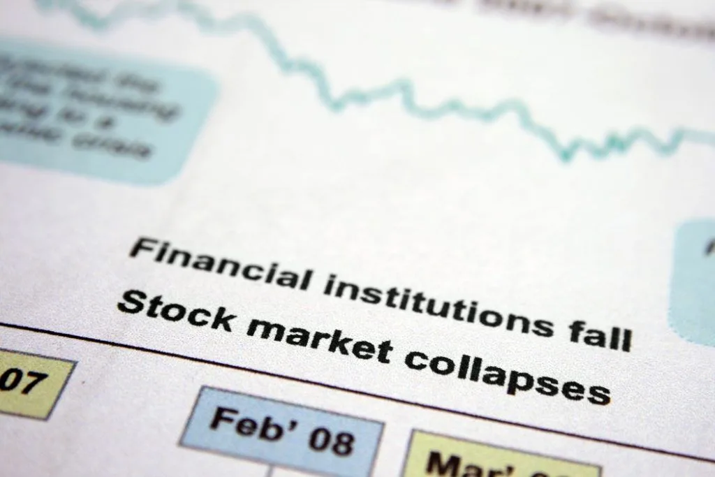 La crisis financiera de 2008, provocada por el colapso del mercado inmobiliario y las hipotecas de alto riesgo, condujo