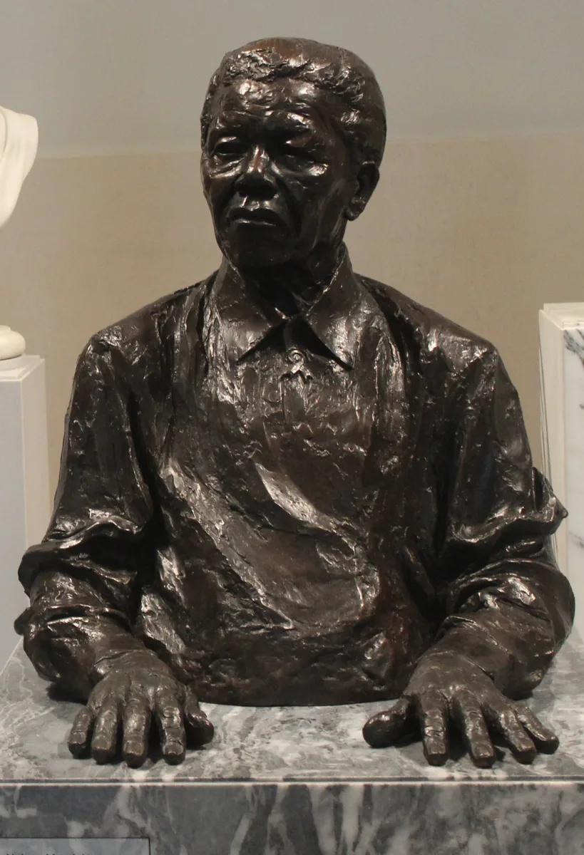 Nelson Mandela, un activiste révolutionnaire anti-apartheid et le premier président démocratiquement élu d'Afrique du Sud, a passé 27 ans en prison pour son activisme.