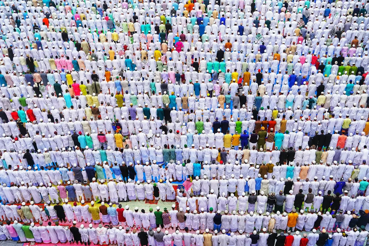 La oración congregacional de Eid, realizada poco después del amanecer, es una poderosa muestra de unidad musulmana