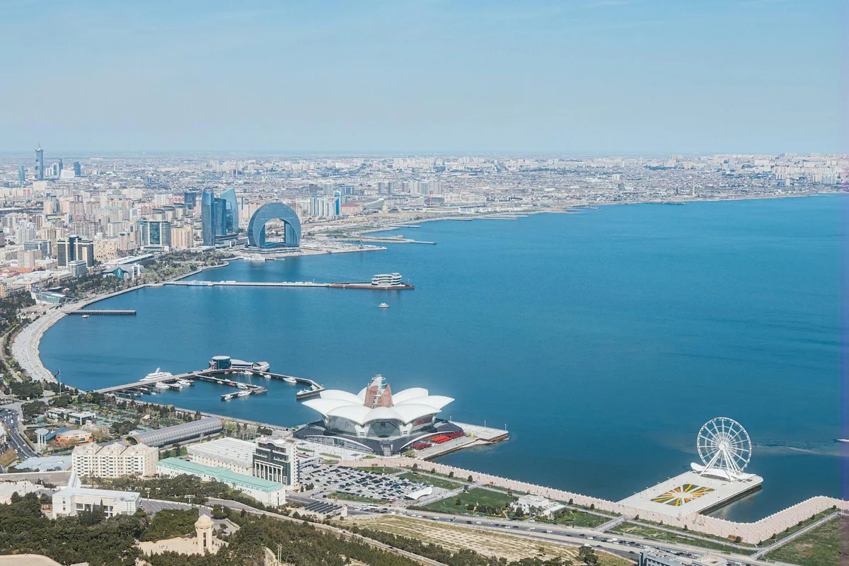 El Circuito Urbano de Bakú en Azerbaiyán es conocido como el circuito urbano más rápido de la Fórmula 1, combinando