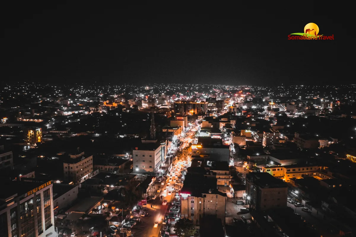 Hargeisa è la vivace capitale del Somaliland, uno stato autoproclamato indipendente che ha cercato il riconoscimento internazionale dal 1991. Il recente MoU con l'Etiopia offre una potenziale strada per il Somaliland per raggiungere il suo obiettivo da tempo perseguito di statualità formale, nonostante la forte opposizione della Somalia.