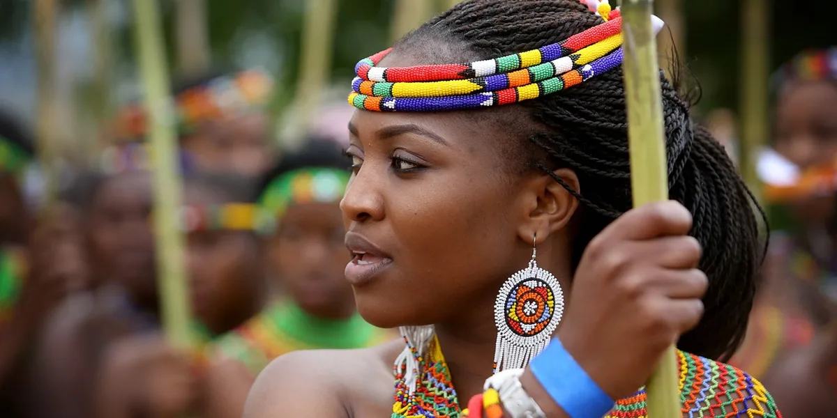 L'annuale Danza delle Canne, o Umkhosi woMhlanga, è un significativo evento culturale zulu che attira migliaia
