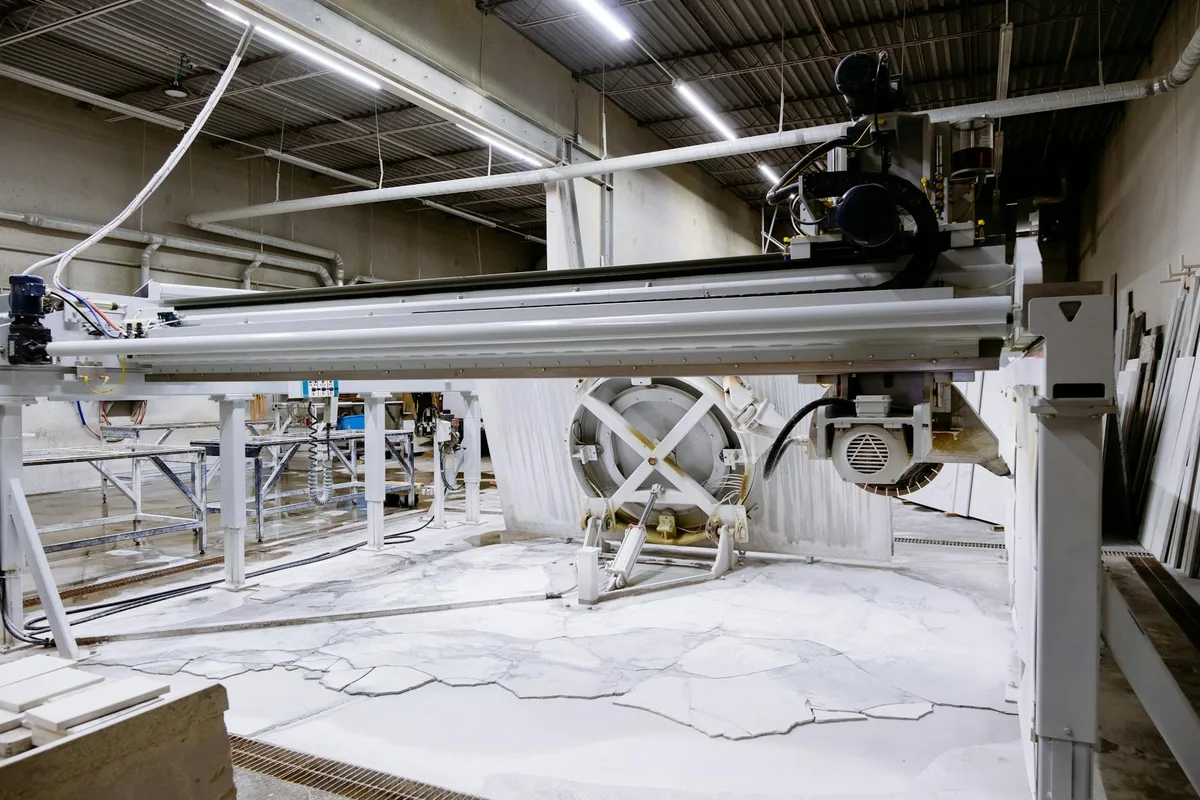 Manufacturing engineered quartz slabs involves intensive processes like grinding, mixing, and pressi