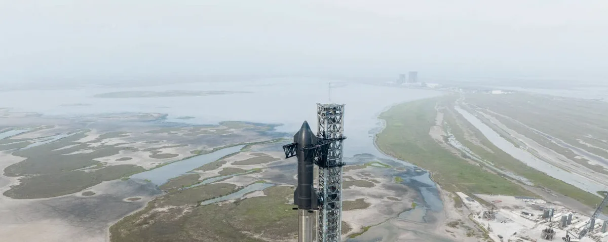 Il sistema Starship di SpaceX, un razzo completamente riutilizzabile e super pesante, comprende il booster Super Heavy